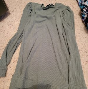 Doe & Roe green sweater size medium
